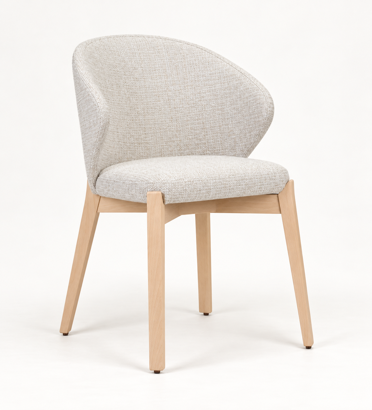 Silla Alba CB, madera tono medio, asiento tapizado, ambiente