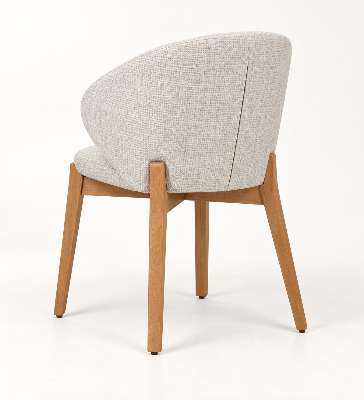 Silla Alba CB, madera tono medio, asiento tapizado, ambiente
