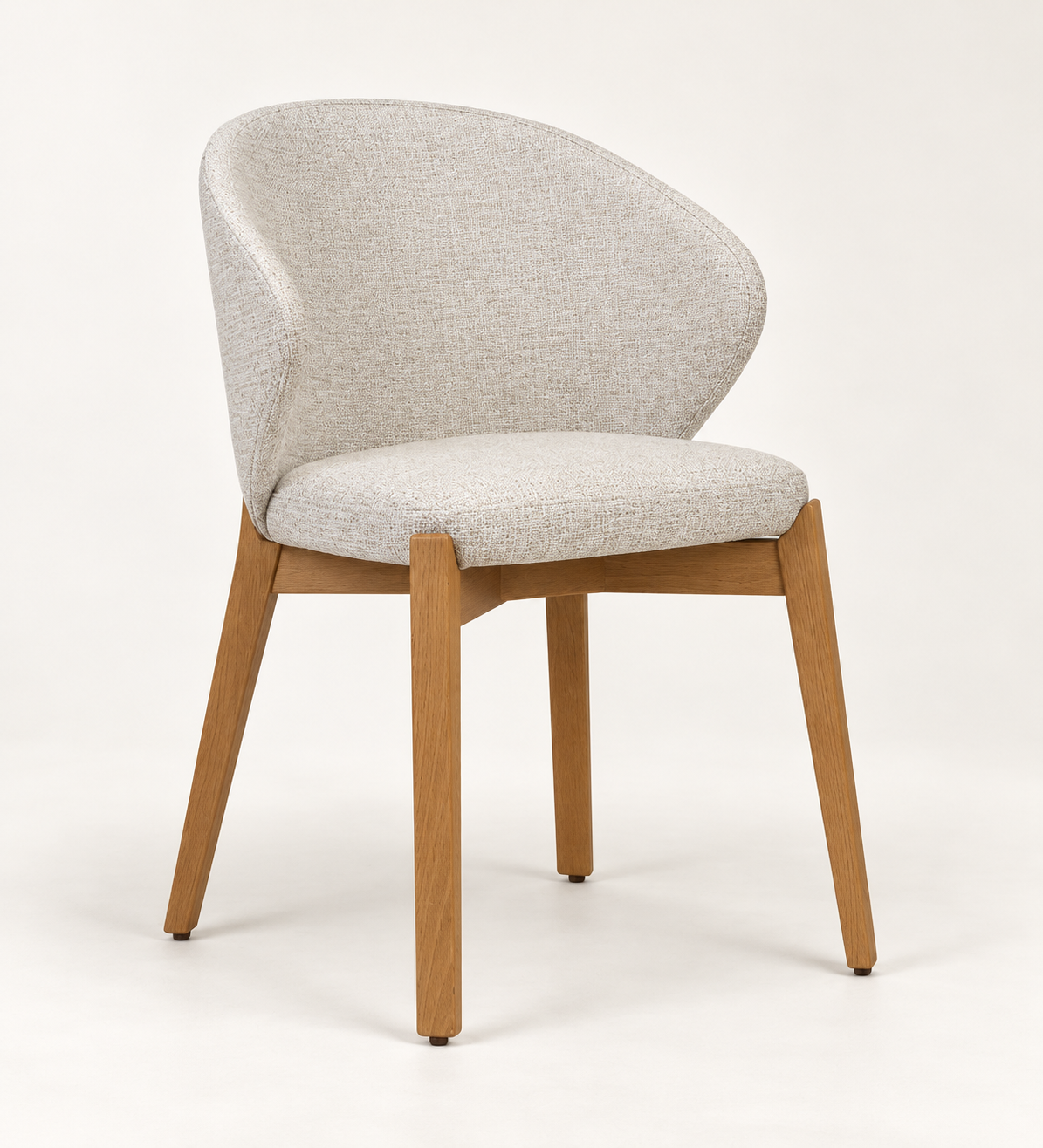 Silla Alba CB, madera tono medio, asiento tapizado, ambiente