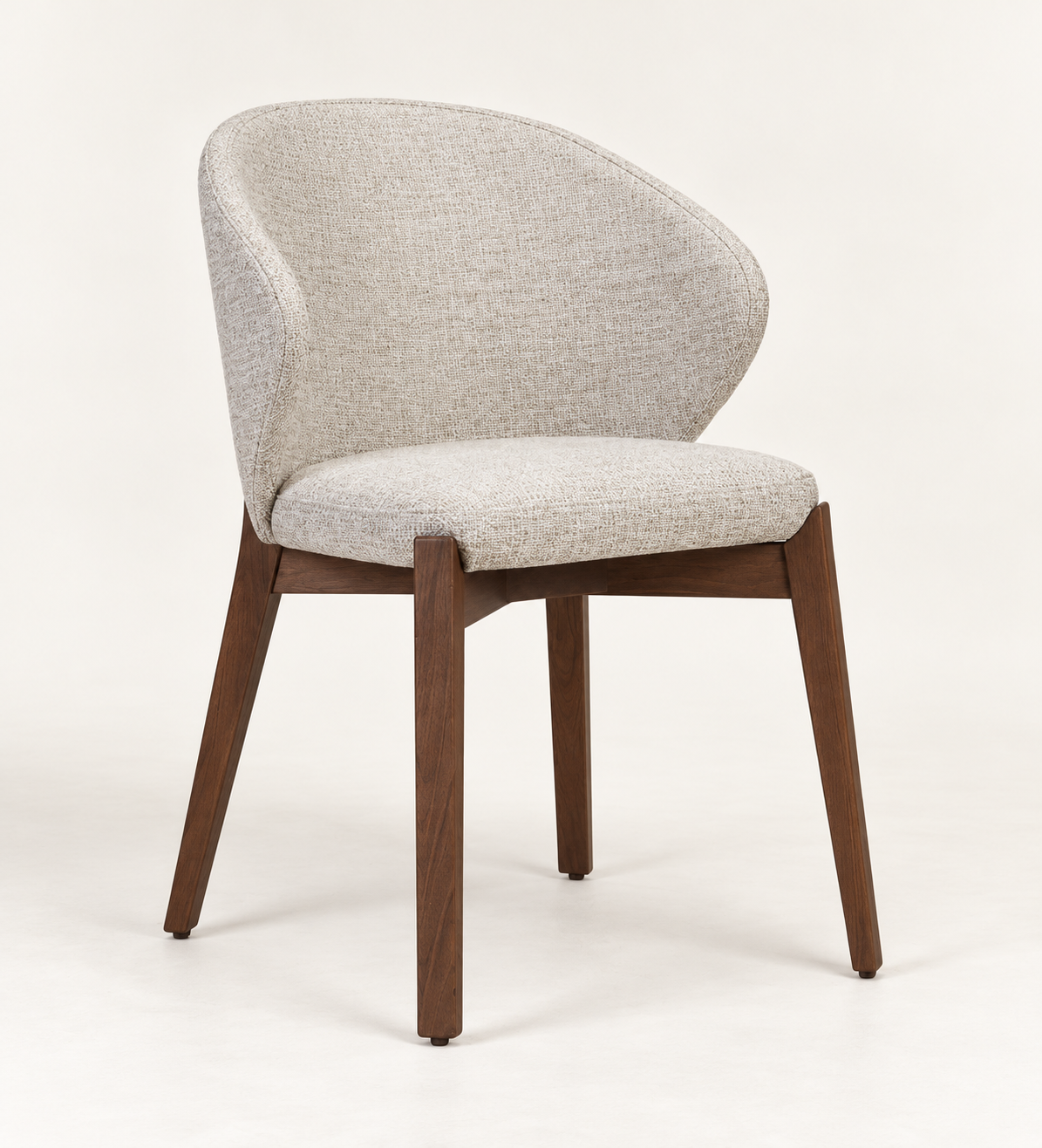 Silla Alba CB, madera tono medio, asiento tapizado, ambiente