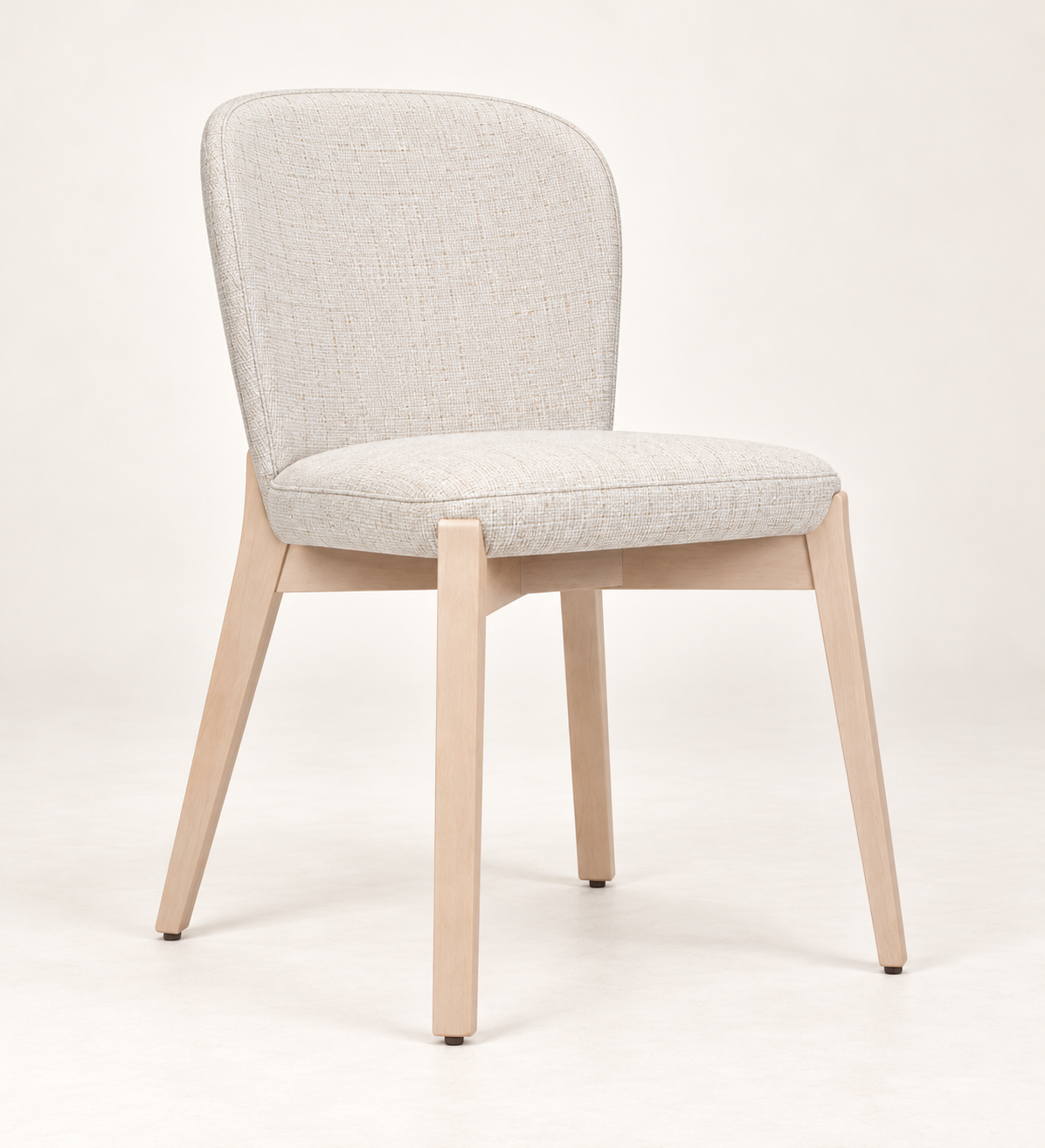 Silla Alba sin brazos, madera de haya tono medio, asiento tapizado, vista ambiente
