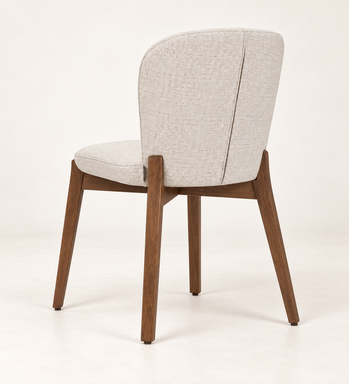 Silla Alba sin brazos, madera de haya tono medio, asiento tapizado, vista ambiente