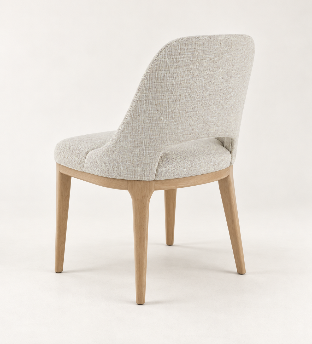 Silla Aura, madera medio, asiento tapizado, vista ambiente