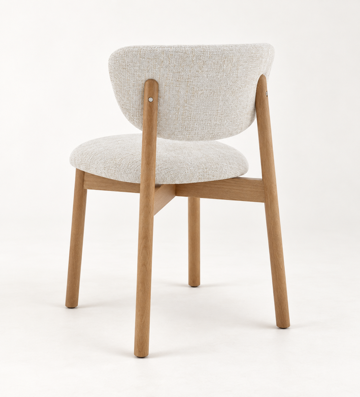 Silla Brisa, madera medio, asiento tapizado, vista ambiente