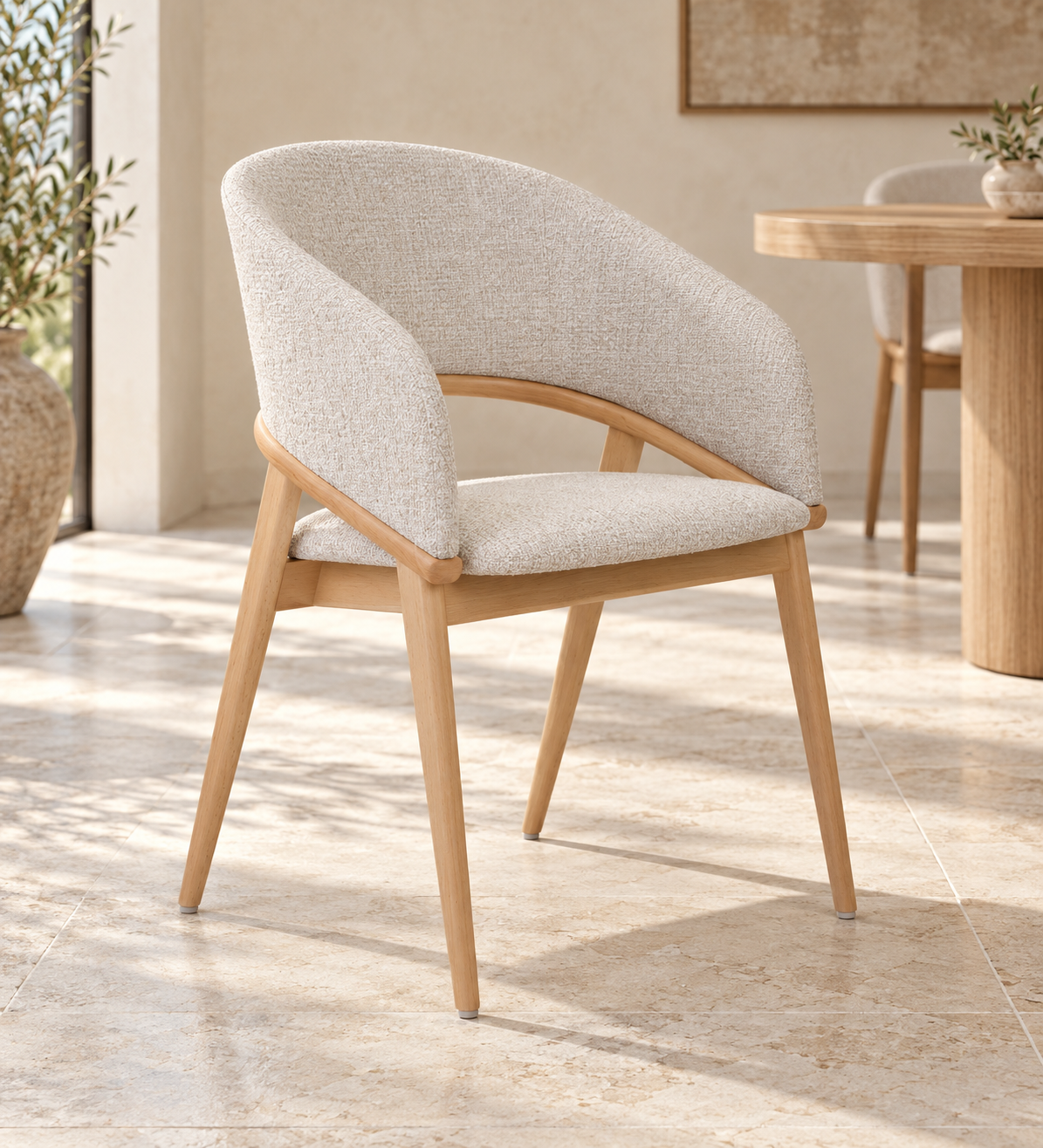 Silla Duna, madera medio, asiento tapizado, vista ambiente