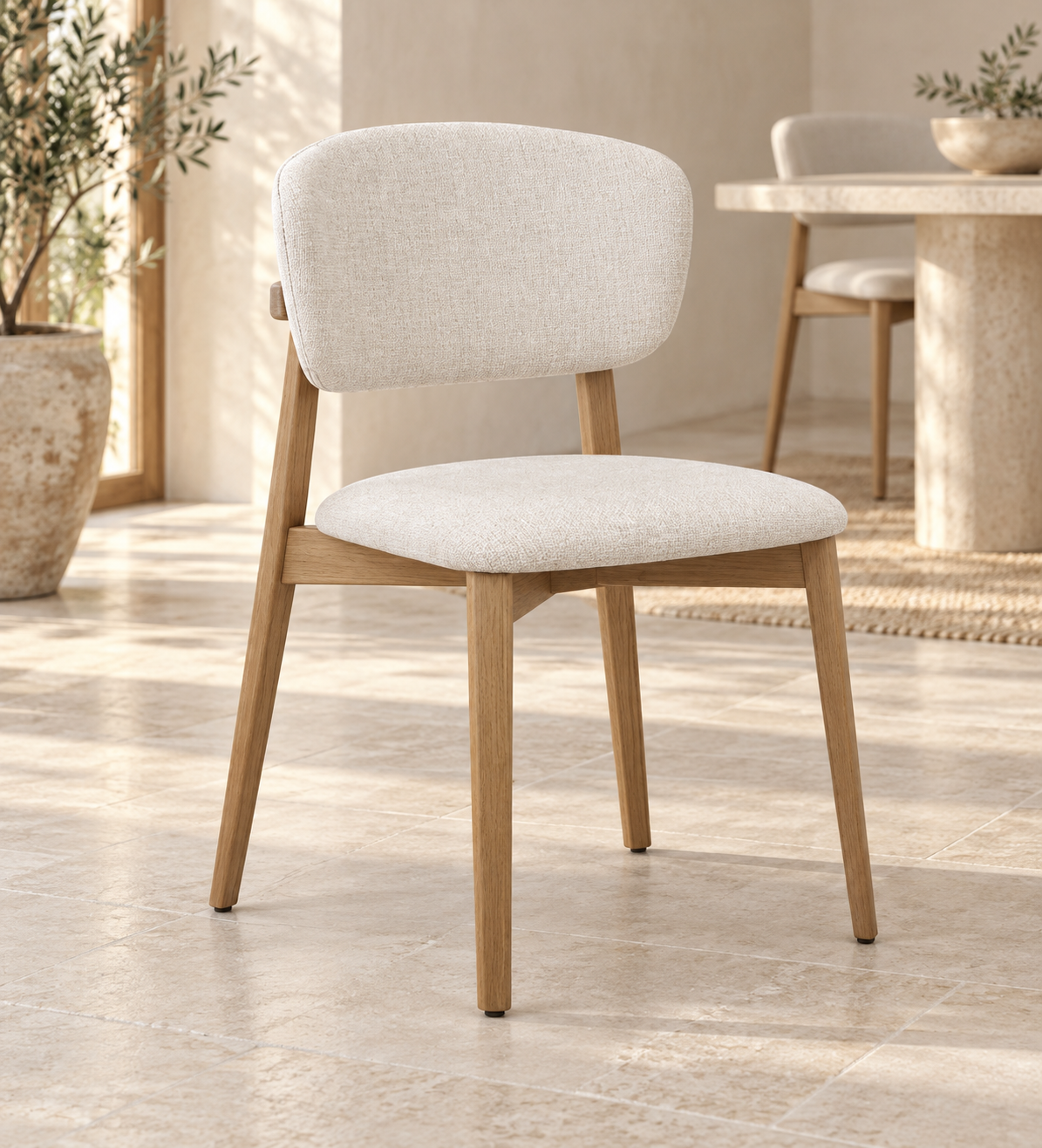 Silla Lira, madera medio, asiento tapizado, vista ambiente