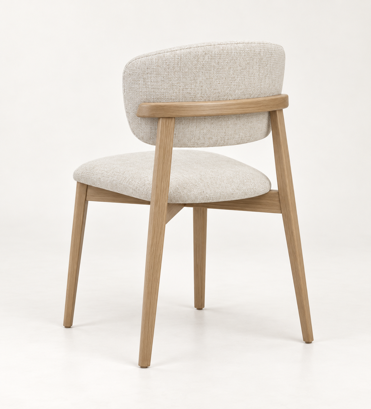 Silla Lira, madera medio, asiento tapizado, vista ambiente