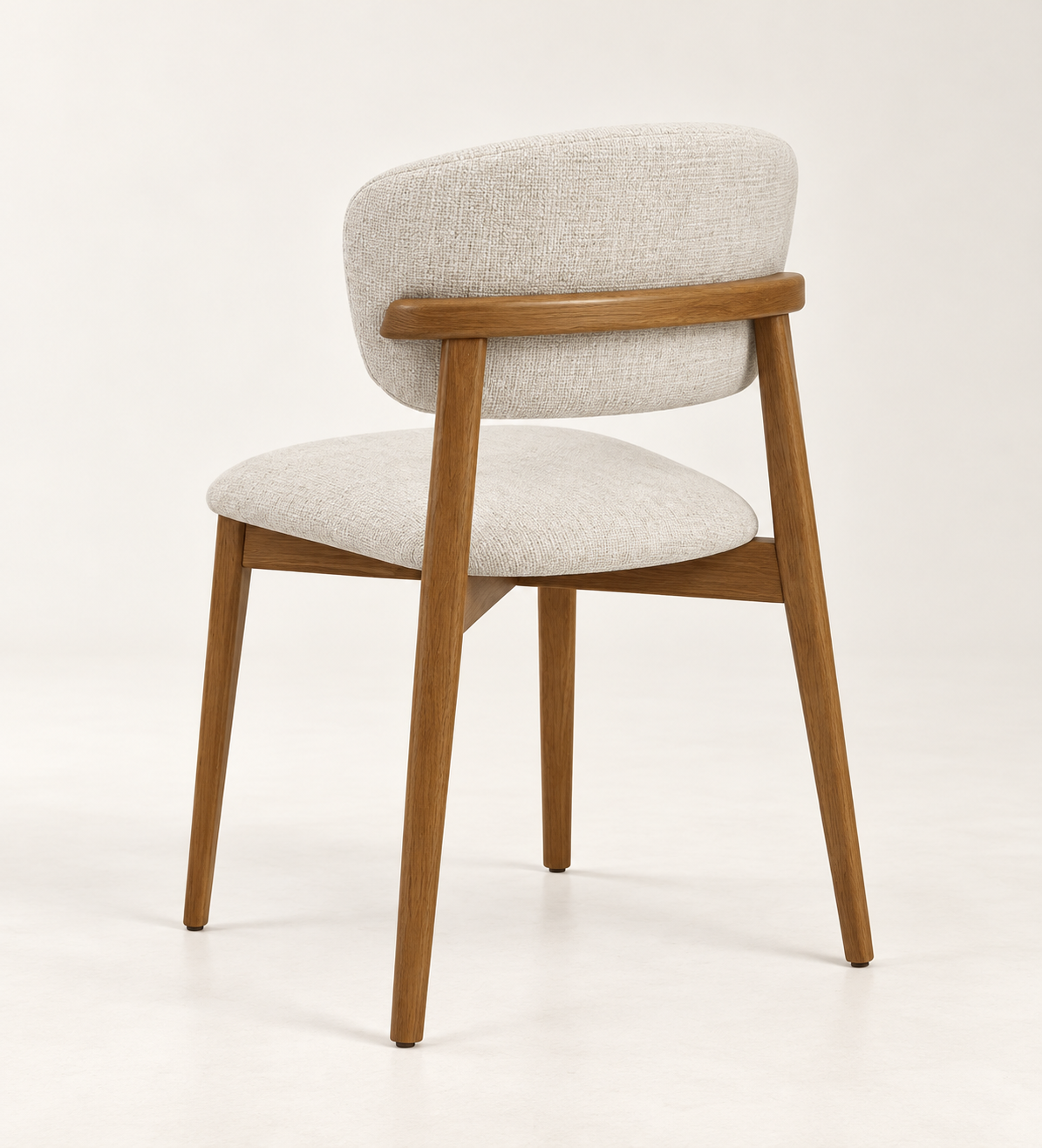 Silla Lira, madera medio, asiento tapizado, vista ambiente