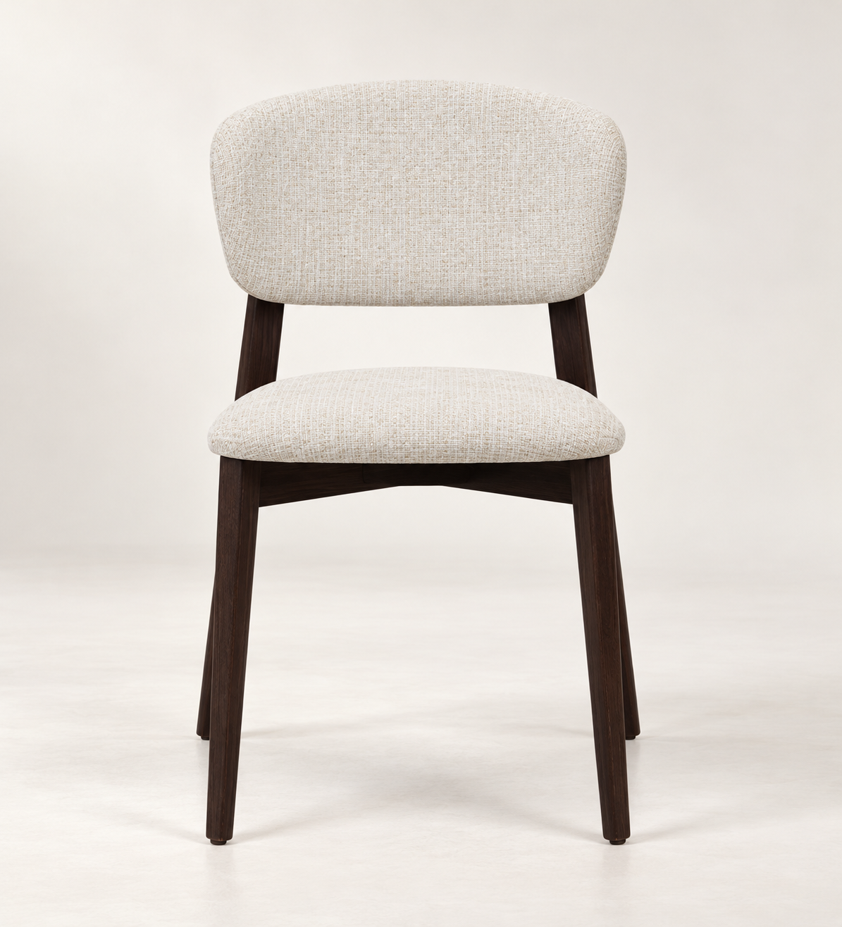 Silla Lira, madera medio, asiento tapizado, vista ambiente