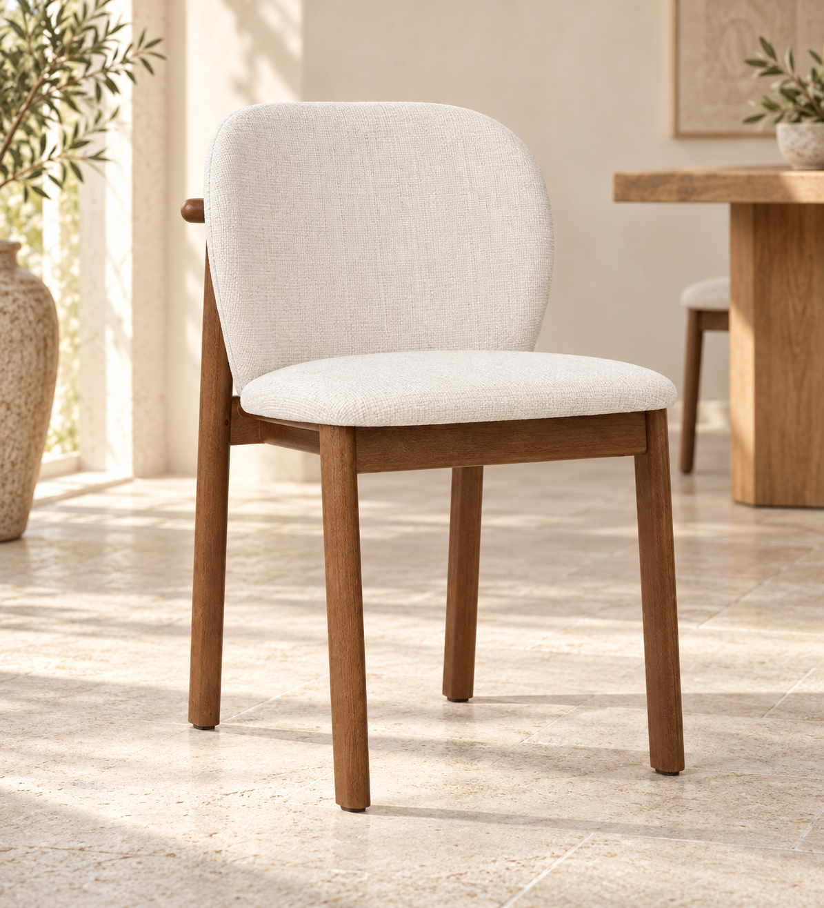 Silla Nara, madera medio, asiento tapizado, vista ambiente