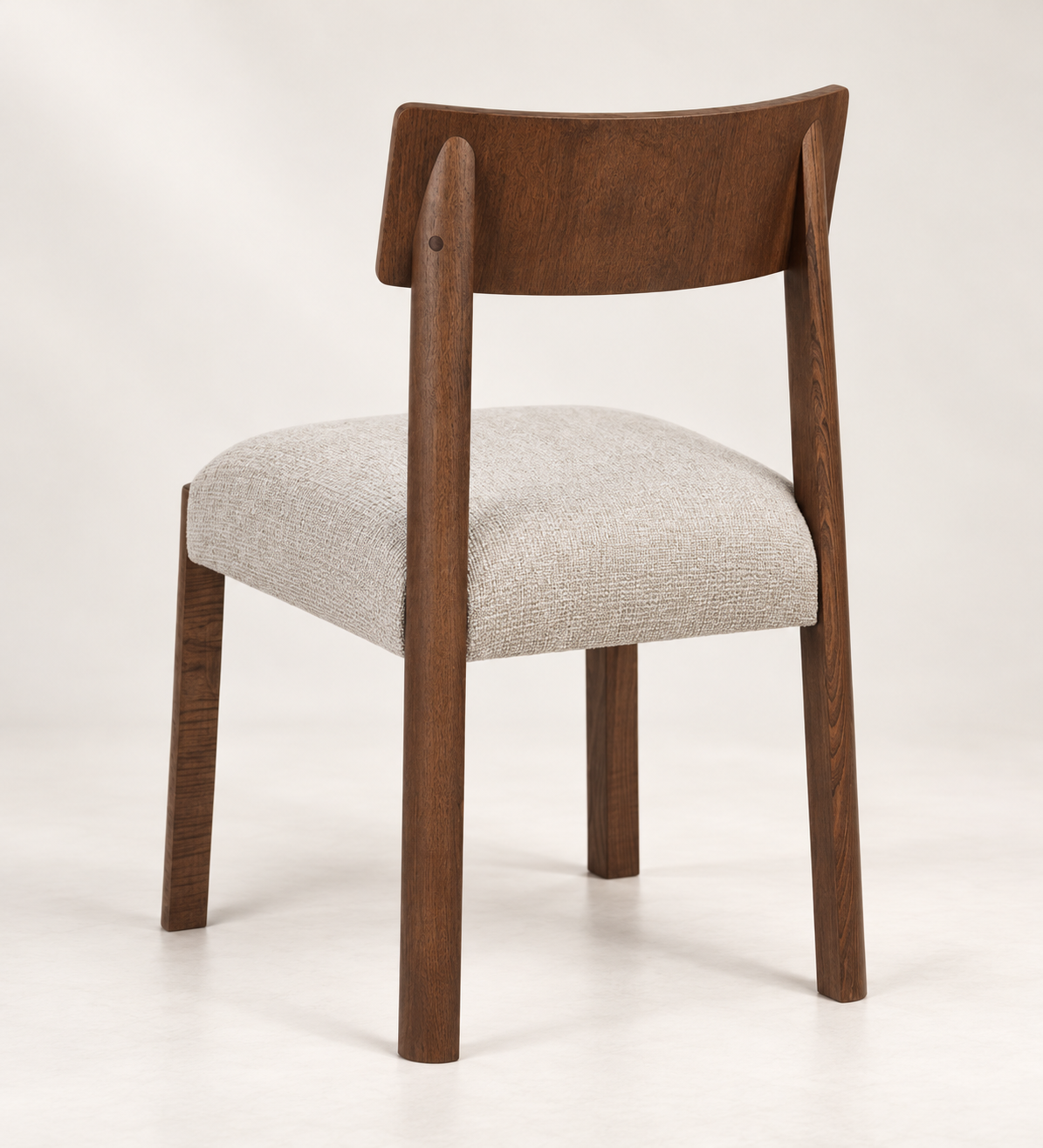 Silla Senda, madera medio, asiento tapizado, vista ambiente