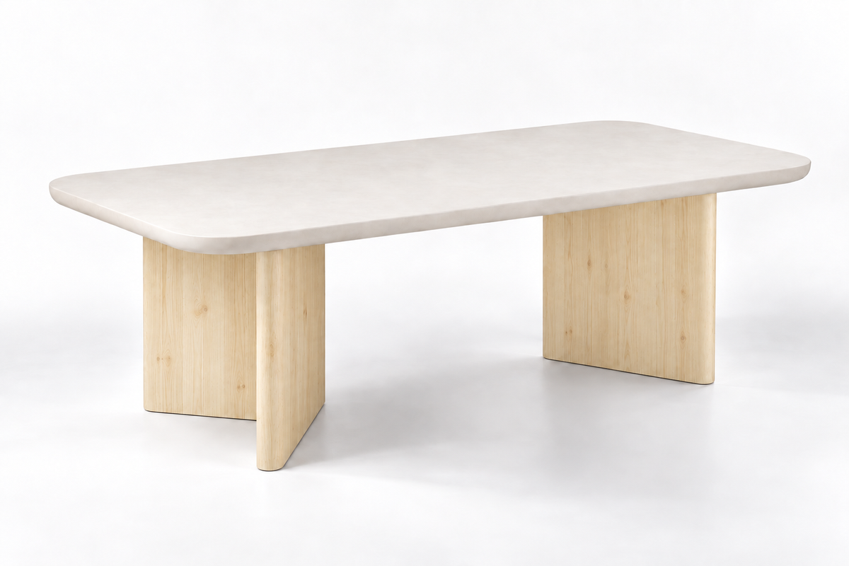 Mesa de comedor Valencia Roots con tablero de microcemento blanco roto y patas de pino macizo en tono roble, vista en perspectiva