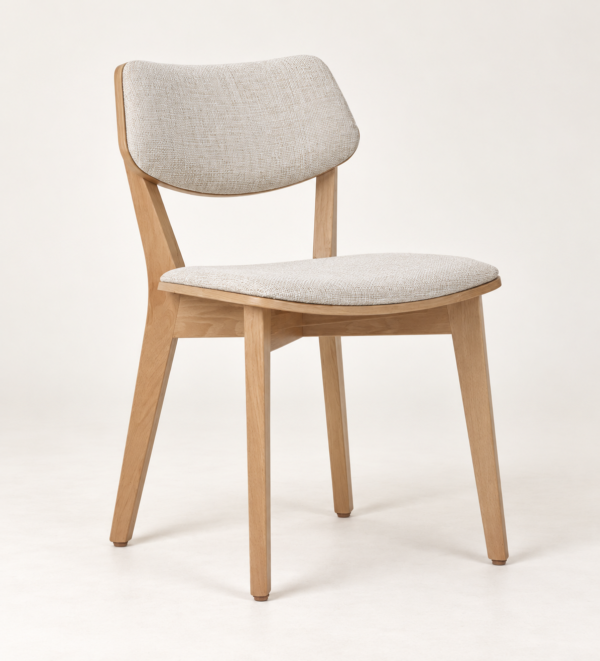 Silla Vera en madera de haya, tono medio, asiento tapizado, vista ambiente