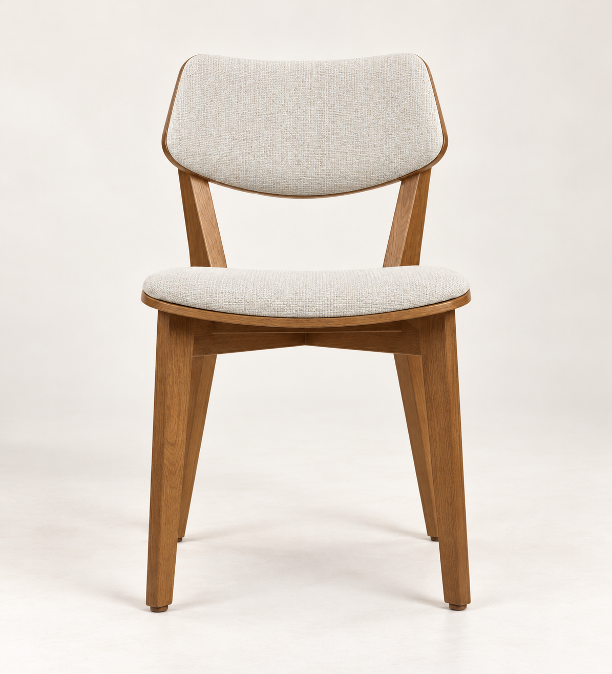 Silla Vera en madera de haya, tono medio, asiento tapizado, vista ambiente