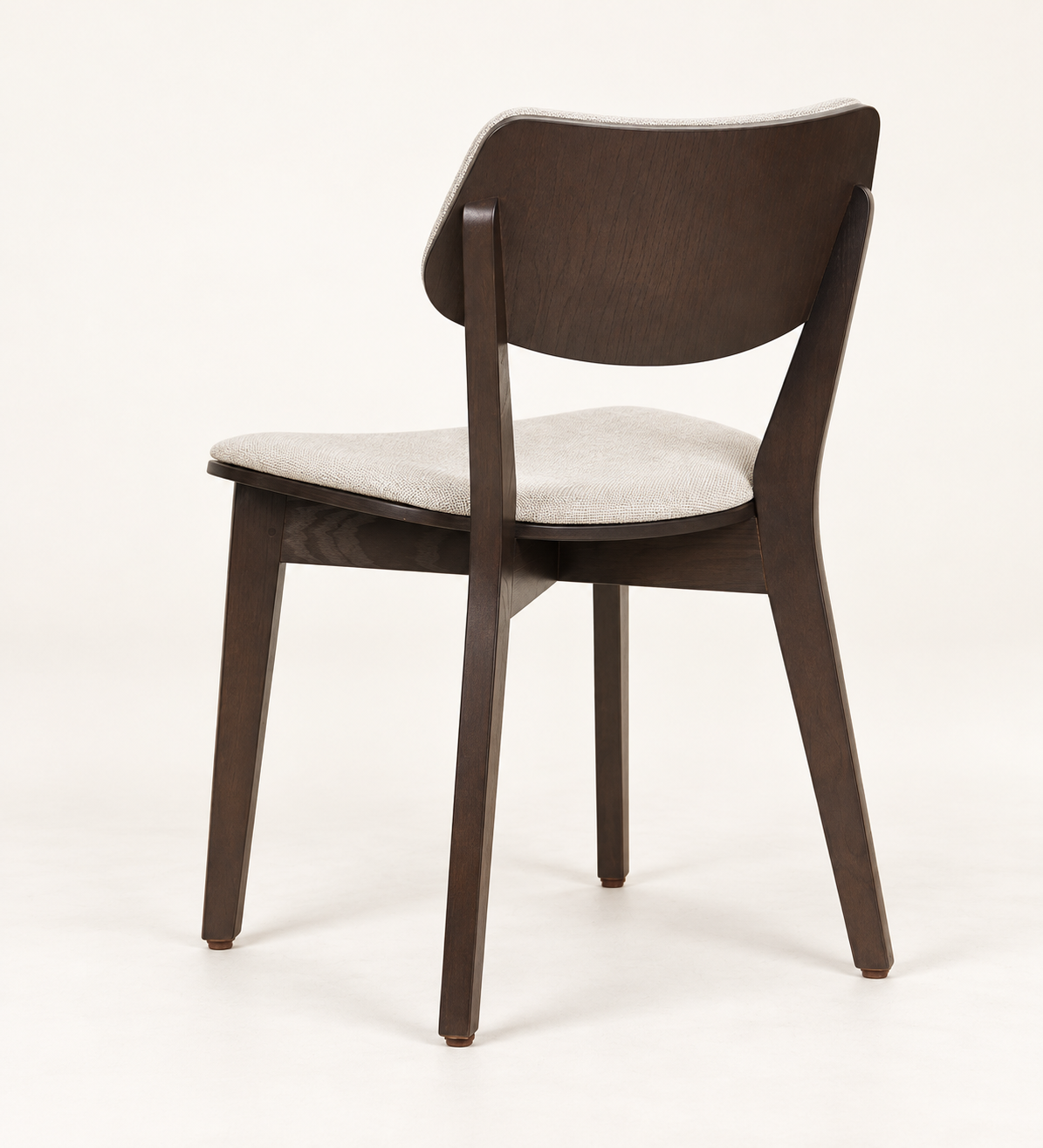 Silla Vera en madera de haya, tono medio, asiento tapizado, vista ambiente